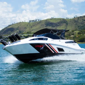 Lancha Focker 330 GT navegando